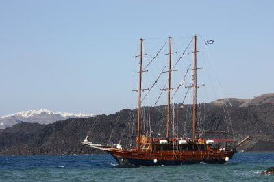 sailing boat in satorini