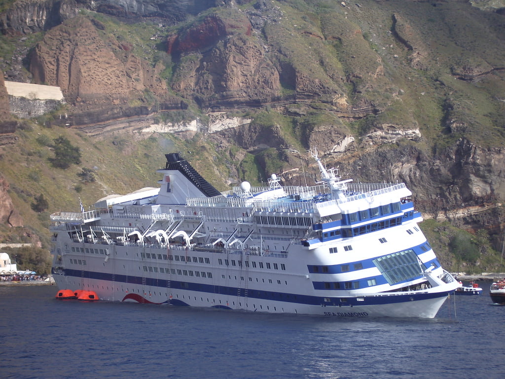 Fuel Pumped Out From Shipwreck in Santorini